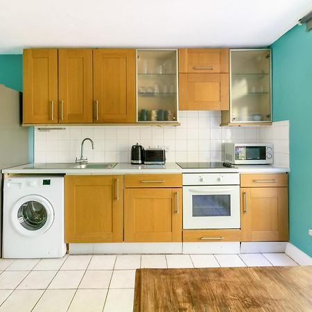 Magnificent 3Br Apt With Balcony London Exterior photo