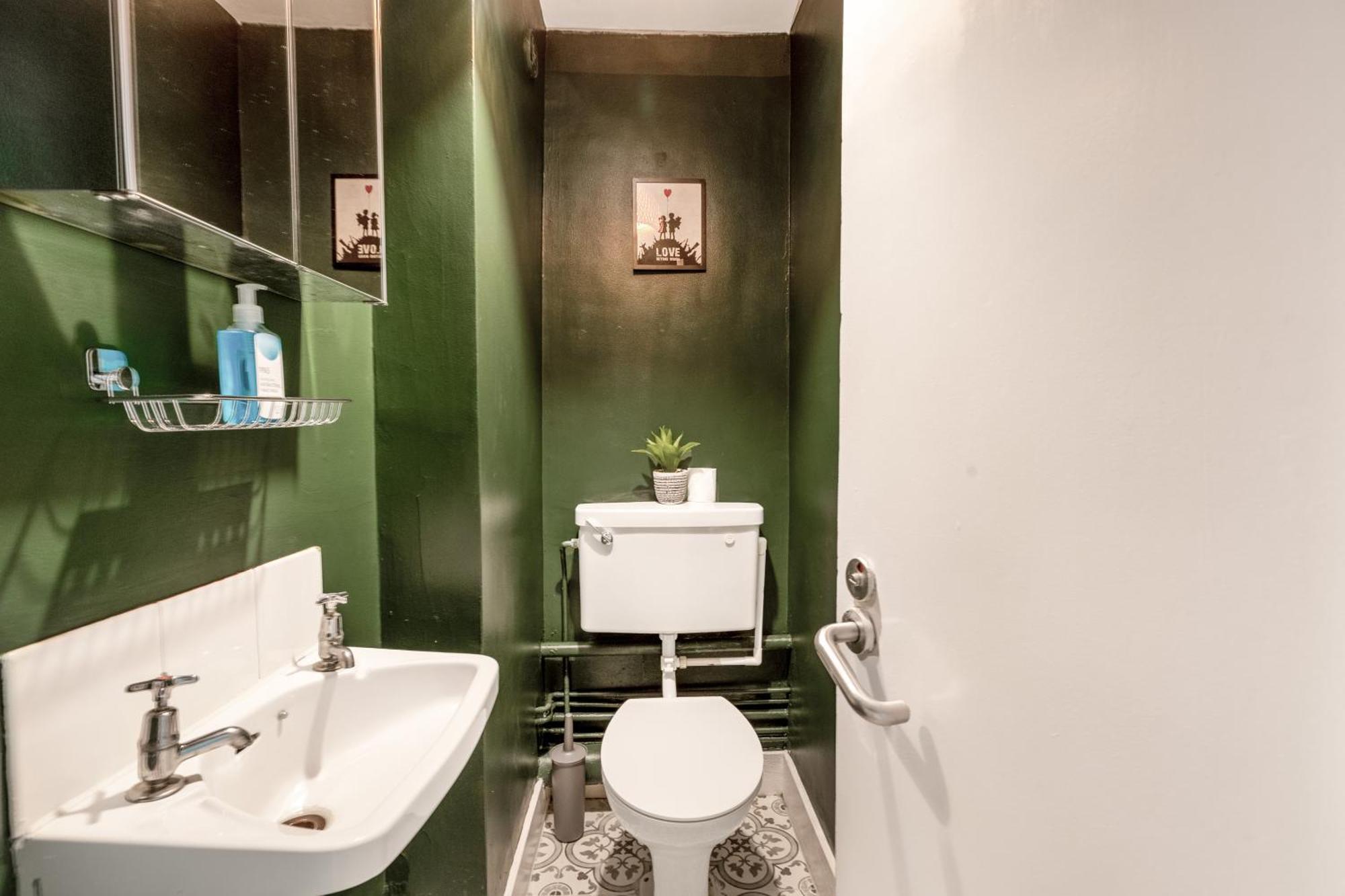 Magnificent 3Br Apt With Balcony London Exterior photo