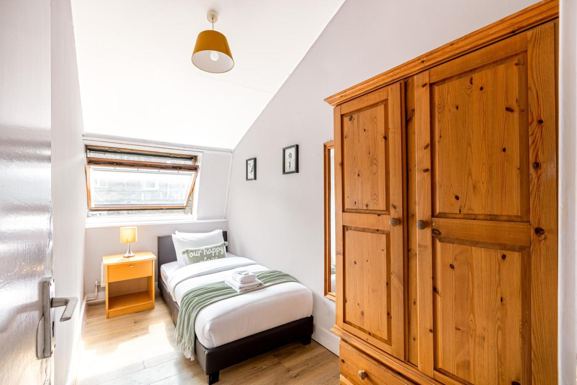 Magnificent 3Br Apt With Balcony London Exterior photo