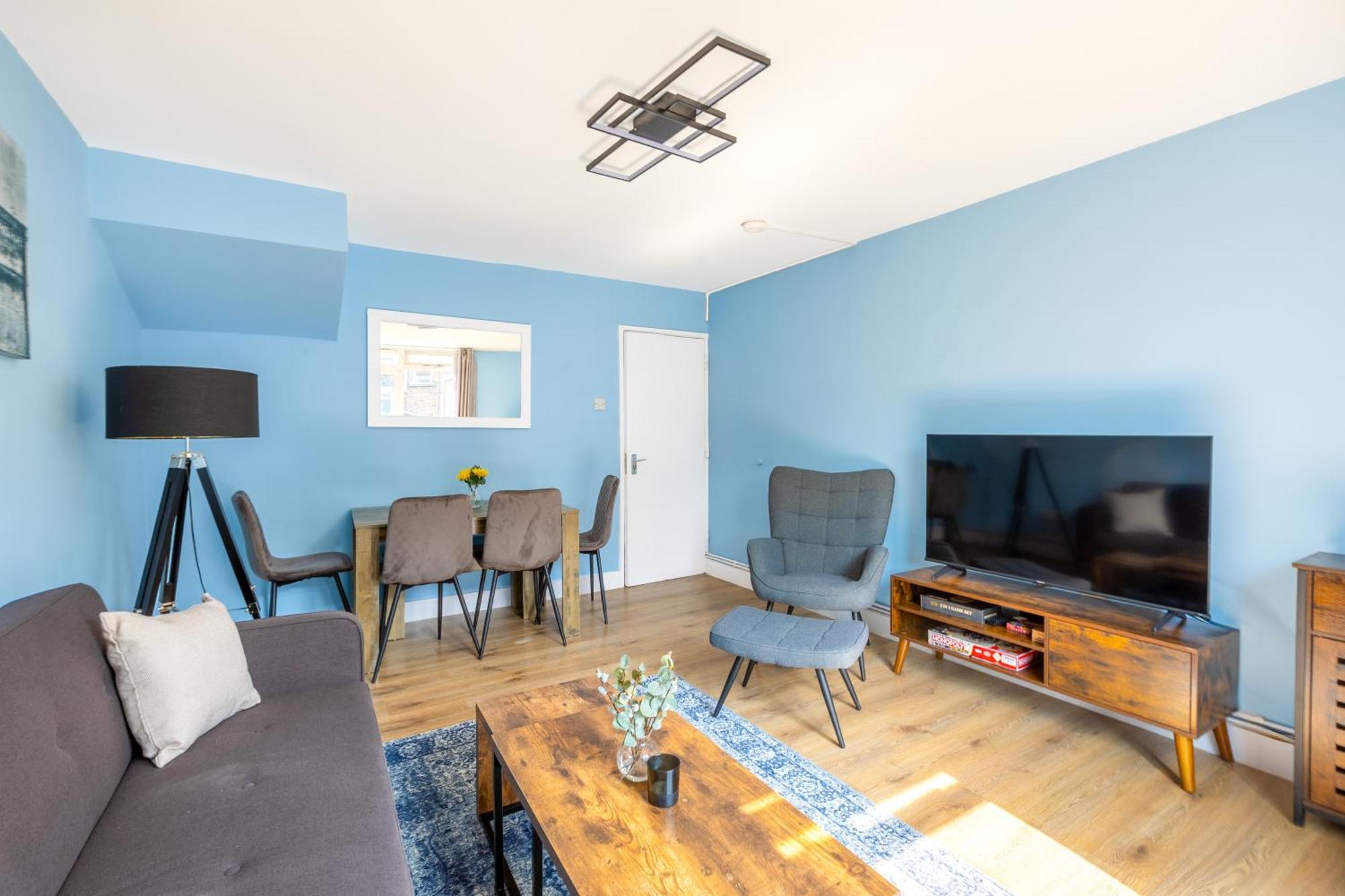 Magnificent 3Br Apt With Balcony London Exterior photo